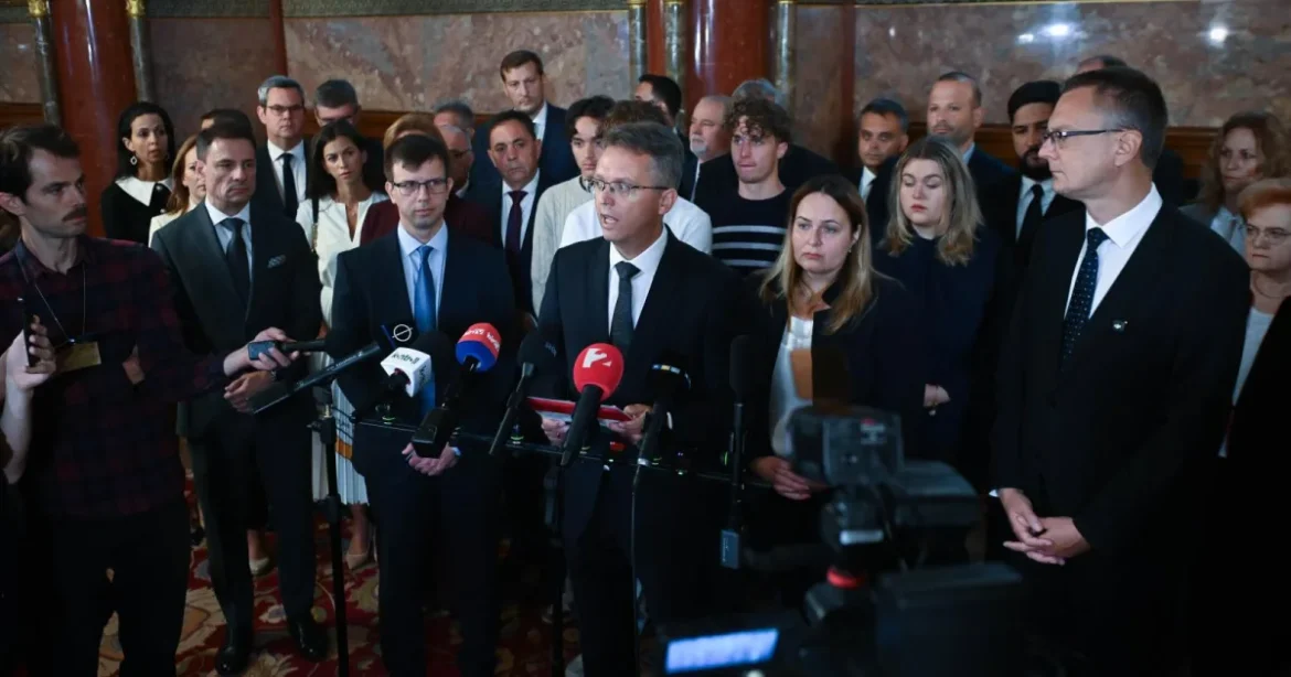 Ha Hankó Balázs elbukik, velük együtt bukhatnak