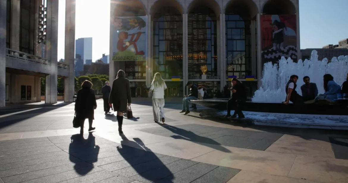 Hétezer ingyenjeggyel hódítaná meg a Metropolitan Opera a közönséget