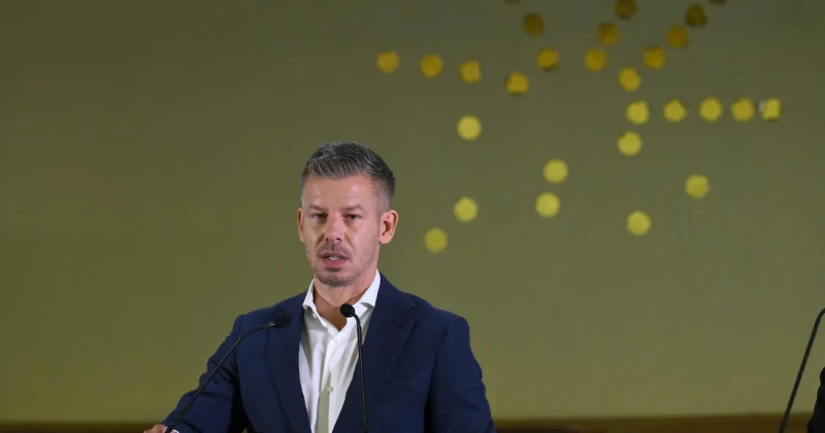 Magyar Péter: azonos nemű párok örökbe fogadhatnak