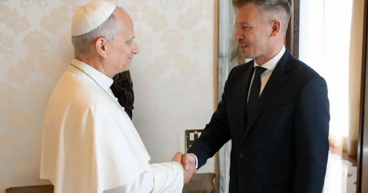 Magyar Péter meghívta XIV. Leót, a pápával változásokról és AI-ról is szót váltott