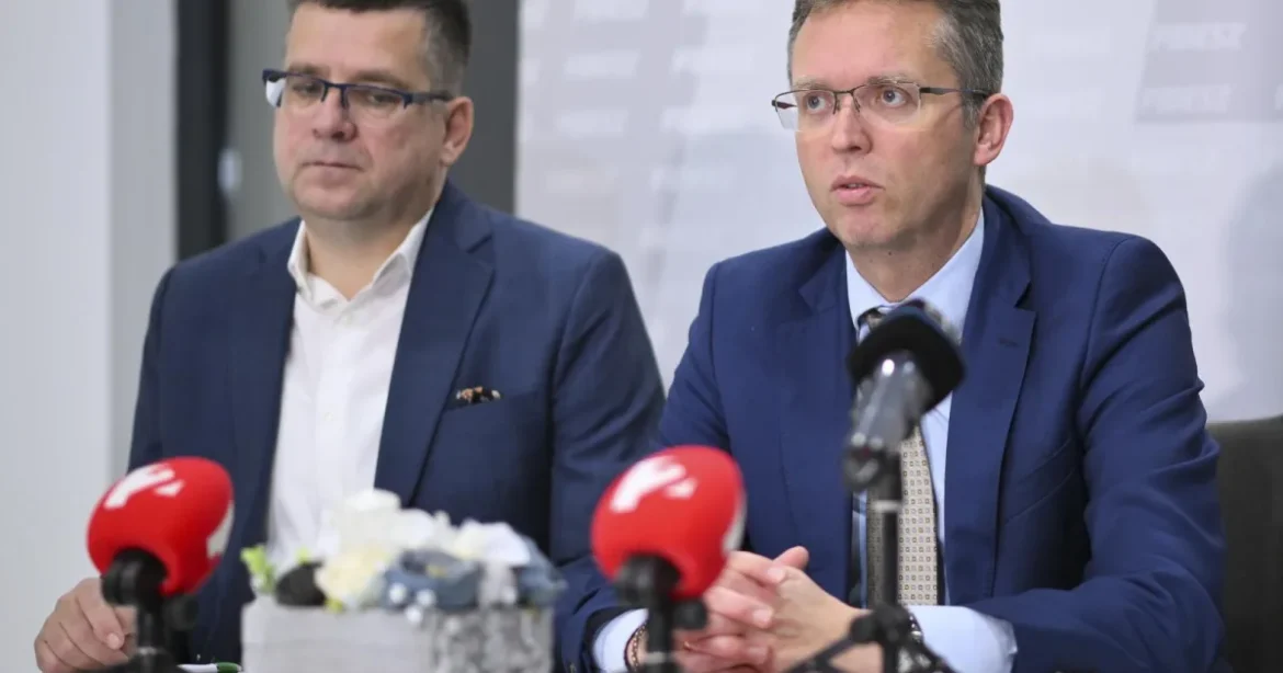 Mentelmi bizottsági ülés hétfőn reggel Magyar Péter ügyében