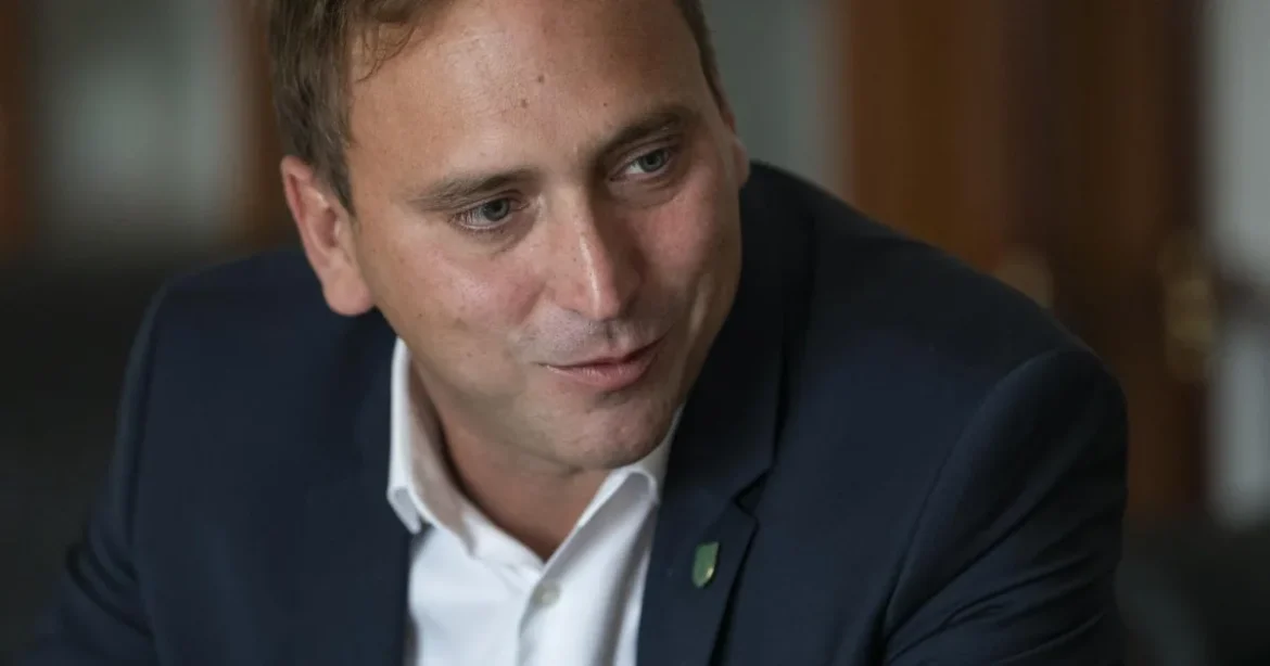 Őrsi Gergelyt kiengedték a rács mögül a parkfenntartási vesztegetési ügyben