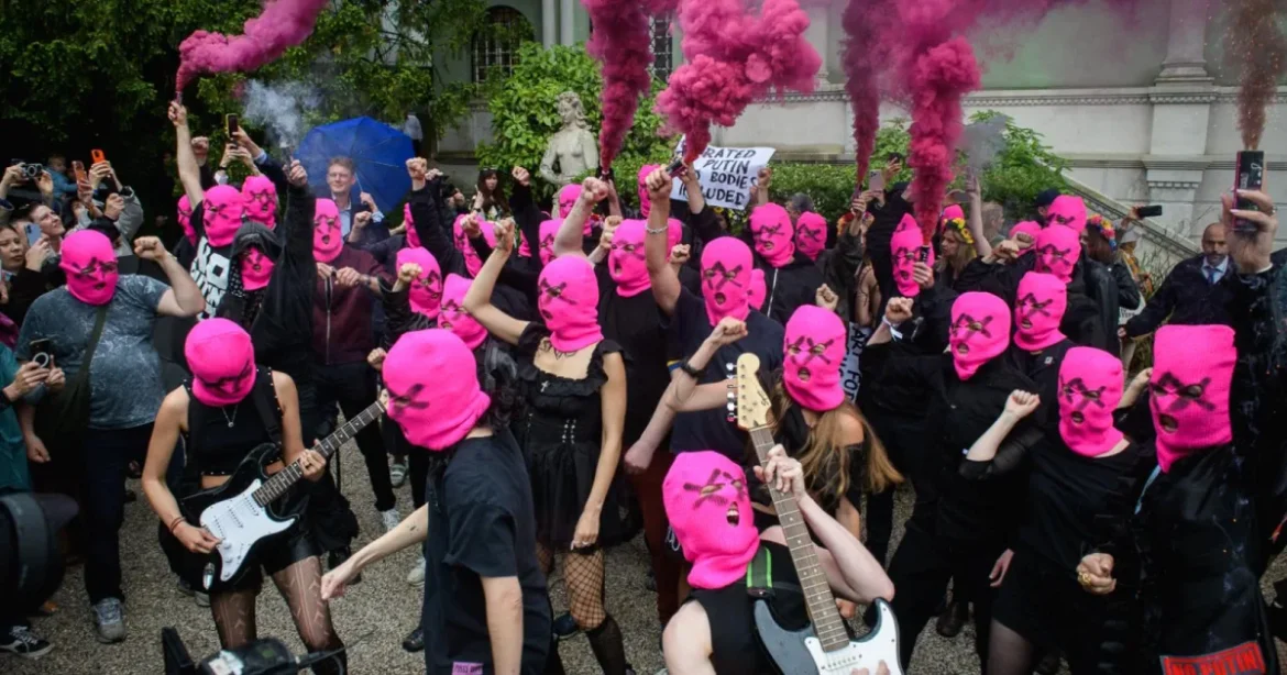 Pussy Riot-tag beszervezése: hős vagy ügynök?