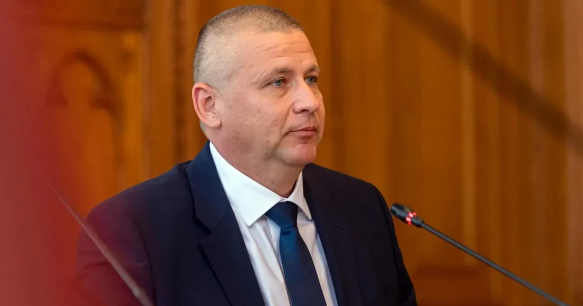 Ruszin-Szendi Romulusz feljelentést nyújt be a honvédelmi beszerzések és kiadások ügyében