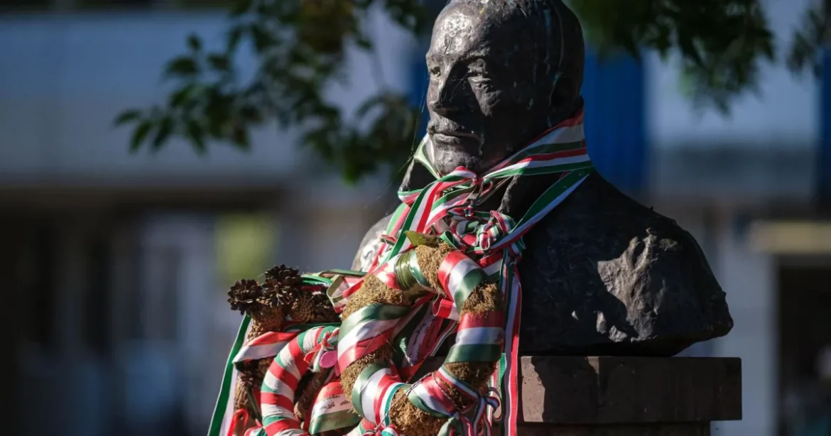 Székelyudvarhely fellebbez a Wass Albert-szobor ügyében
