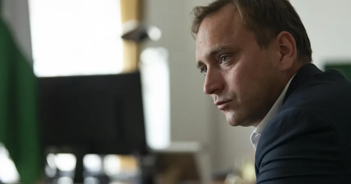 Több százan tüntettek Őrsi Gergely mellett a letartóztatásból való kiengedése napján