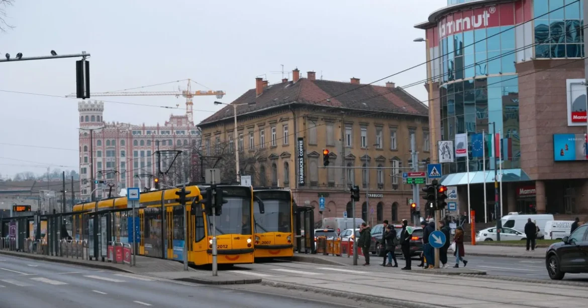 Villamos gázolt el egy embert a Széna téren