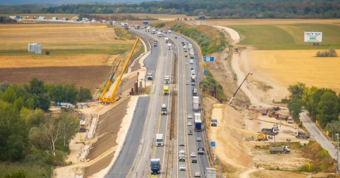 A hazai utak fele rossz állapotban, az Orbán-kormány mégis a sztrádákra költött