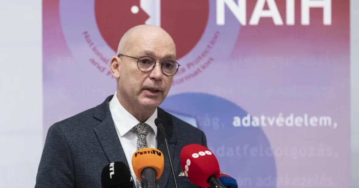 A NAIH vizsgálja az okosórás házi őrizet adatkezelésének jogszerűségét