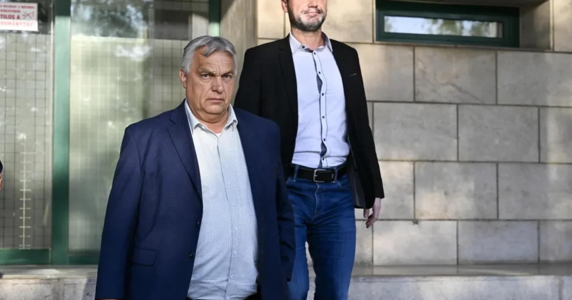 Érdemtelenség miatt kirúgták Havasi Bertalant a Miniszterelnökségről