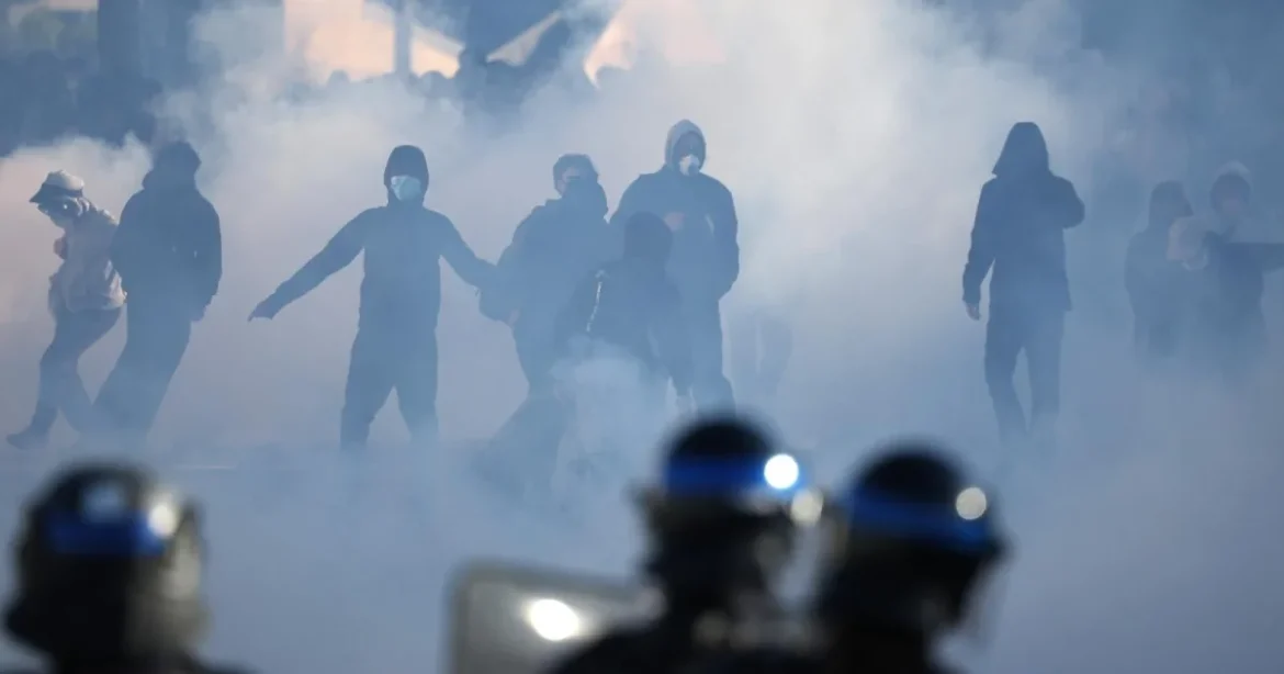 Több mint 1700 őrizetbe vétel a franciaországi diáktüntetéseken